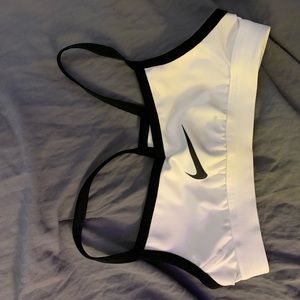 Nike sports bra size XS. Lightly used.